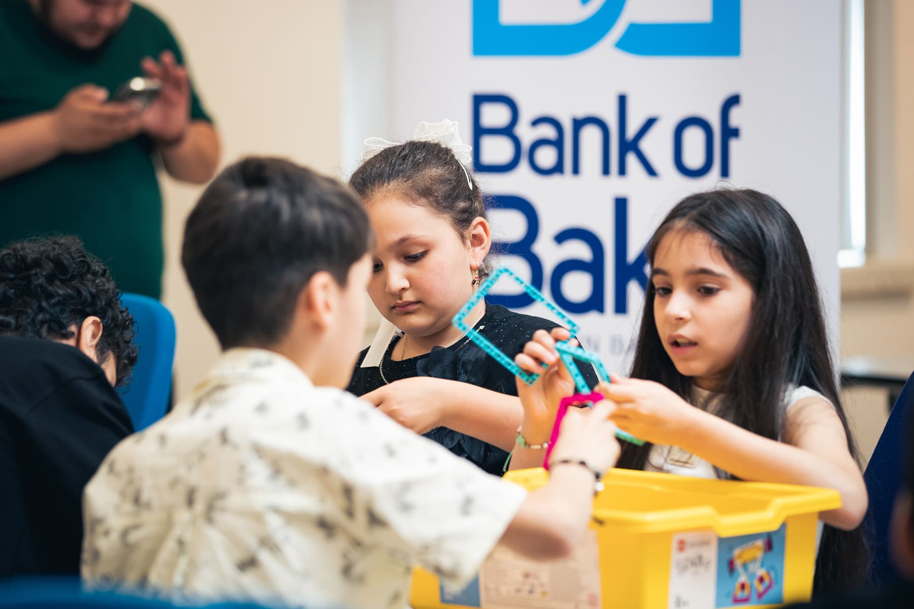 Bank of Baku-dan şəhid və qazi övladları üçün “RoboKəşf” təşəbbüsü – təlim və ekskursiya - Şəkil 3