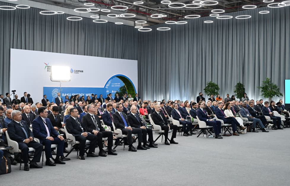 Prezident İlham Əliyev Bakı 31-ci “Baku Energy Forum”un rəsmi açılış mərasimində iştirak edib - Şəkil 35