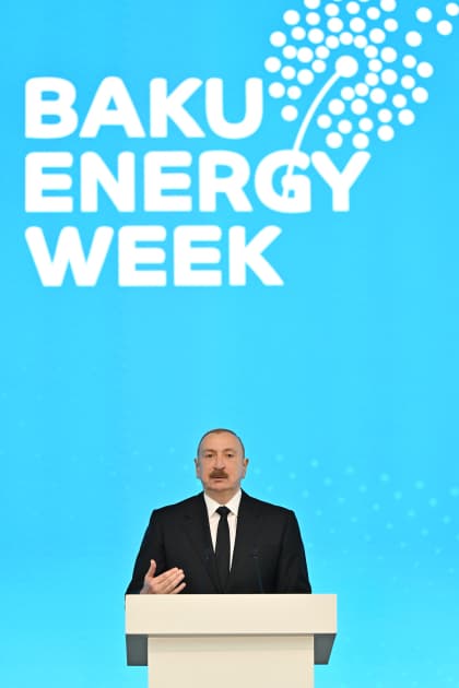 Prezident İlham Əliyev Bakı 31-ci “Baku Energy Forum”un rəsmi açılış mərasimində iştirak edib - Şəkil 45