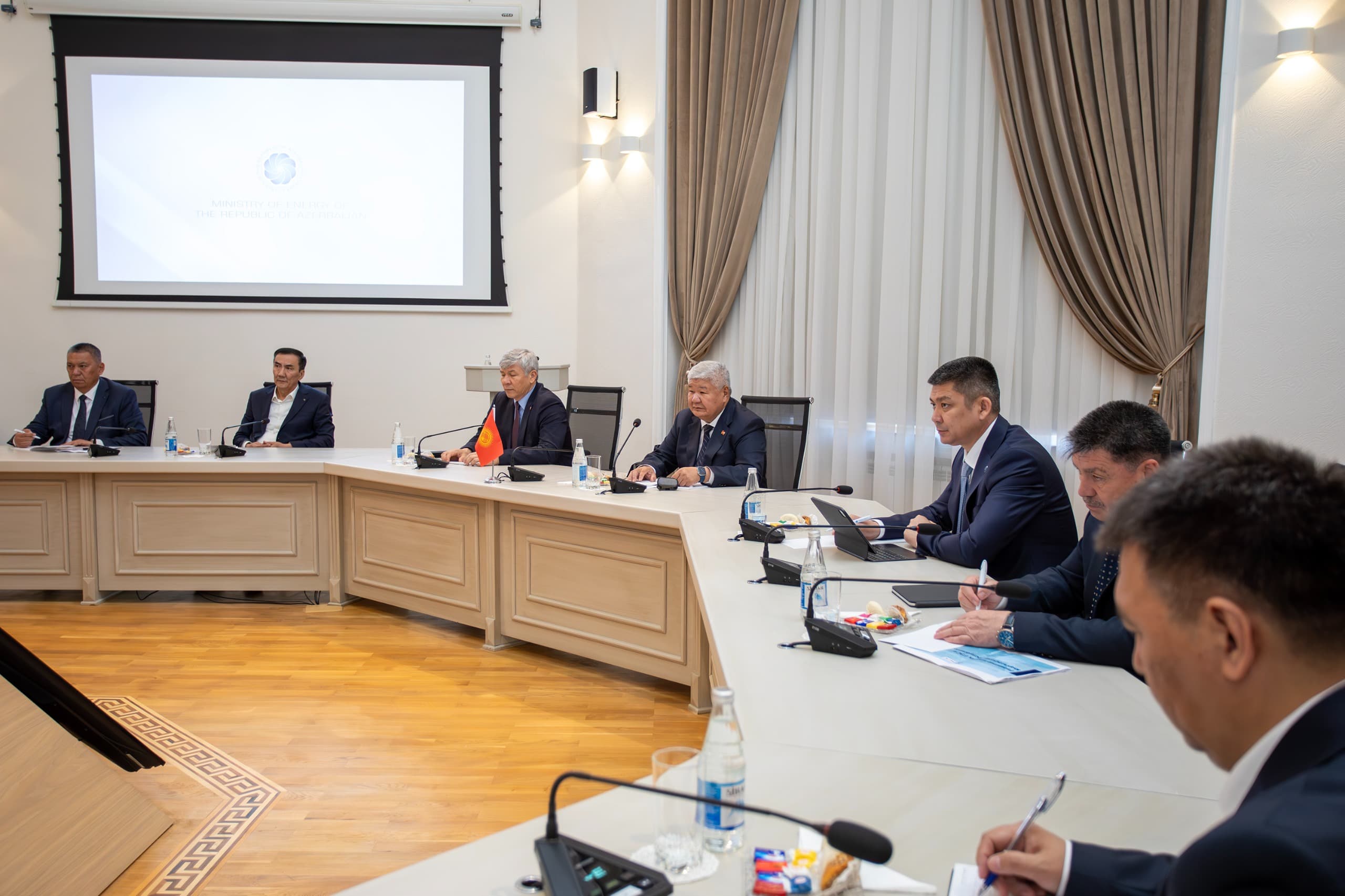 Azərbaycan və Qırğızıstan Energetika Nazirləri Enerji Əməkdaşlığını Müzakirə Ediblər - Şəkil 3