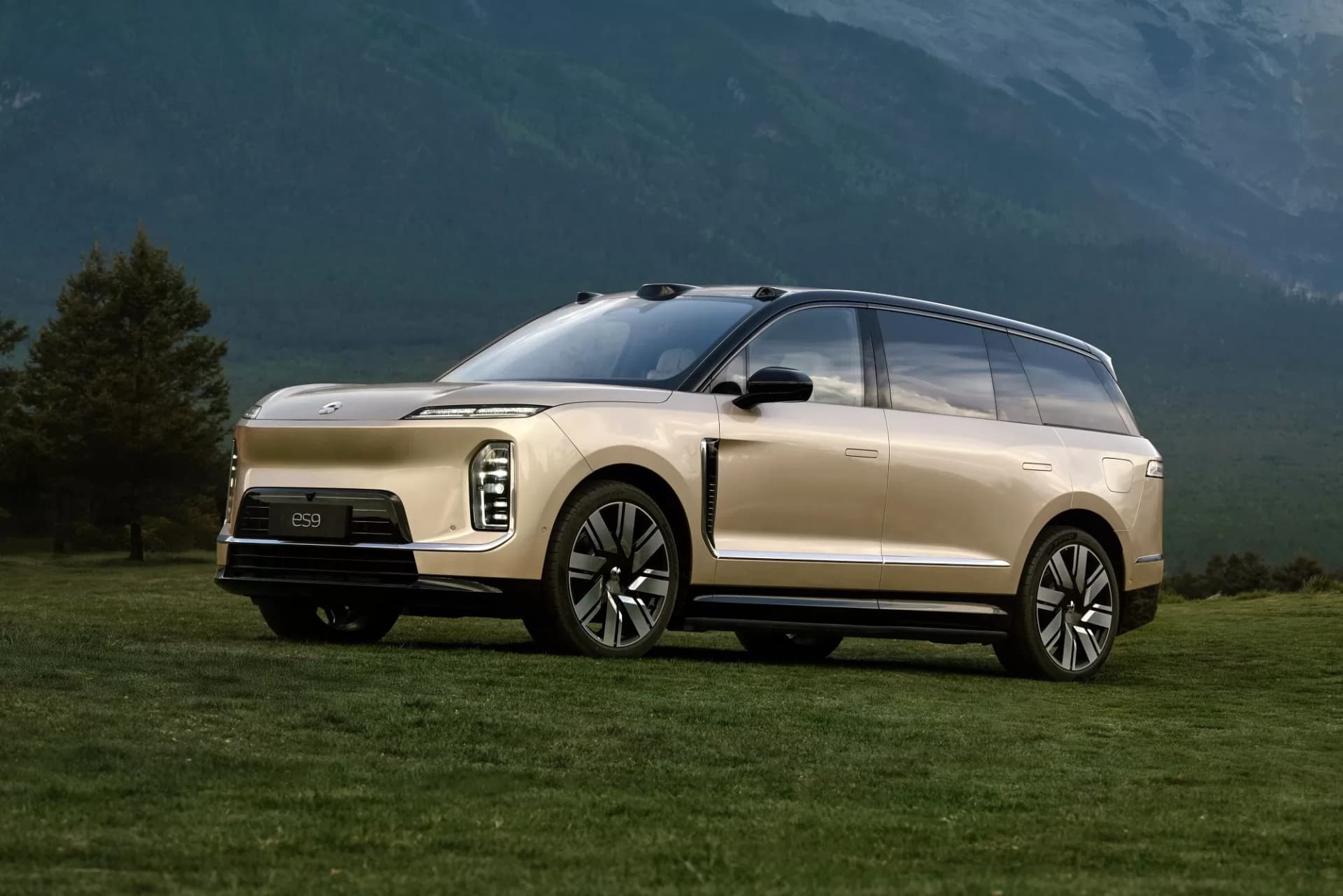 Nio ES9 satışa çıxarılıb və premium minivenlərlə rəqabət aparacaq