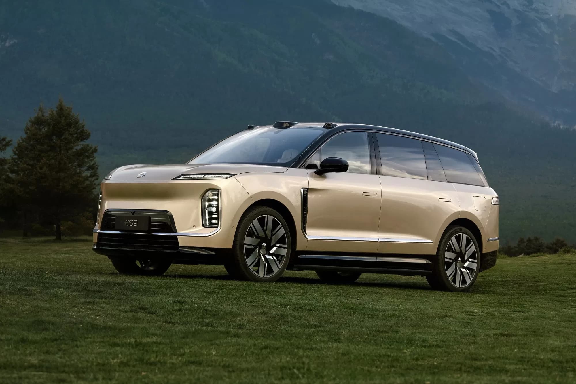 Nio ES9 satışa çıxarılıb və premium minivenlərlə rəqabət aparacaq