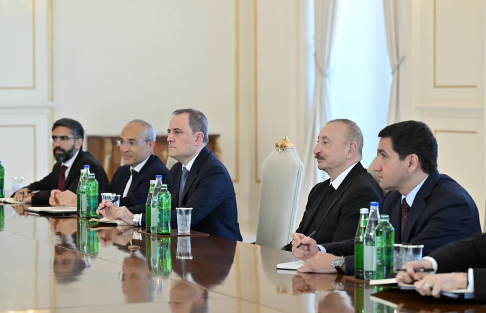 Prezident İlham Əliyev ABŞ Dövlət katibinin iqtisadiyyat, enerji və biznes məsələləri üzrə köməkçisinin başçılıq etdiyi nümayəndə heyətini qəbul edib - Şəkil 3