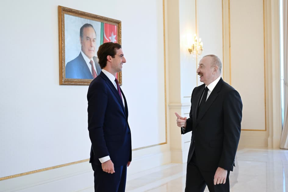 Prezident İlham Əliyev ABŞ Dövlət katibinin iqtisadiyyat, enerji və biznes məsələləri üzrə köməkçisinin başçılıq etdiyi nümayəndə heyətini qəbul edib - Şəkil 5