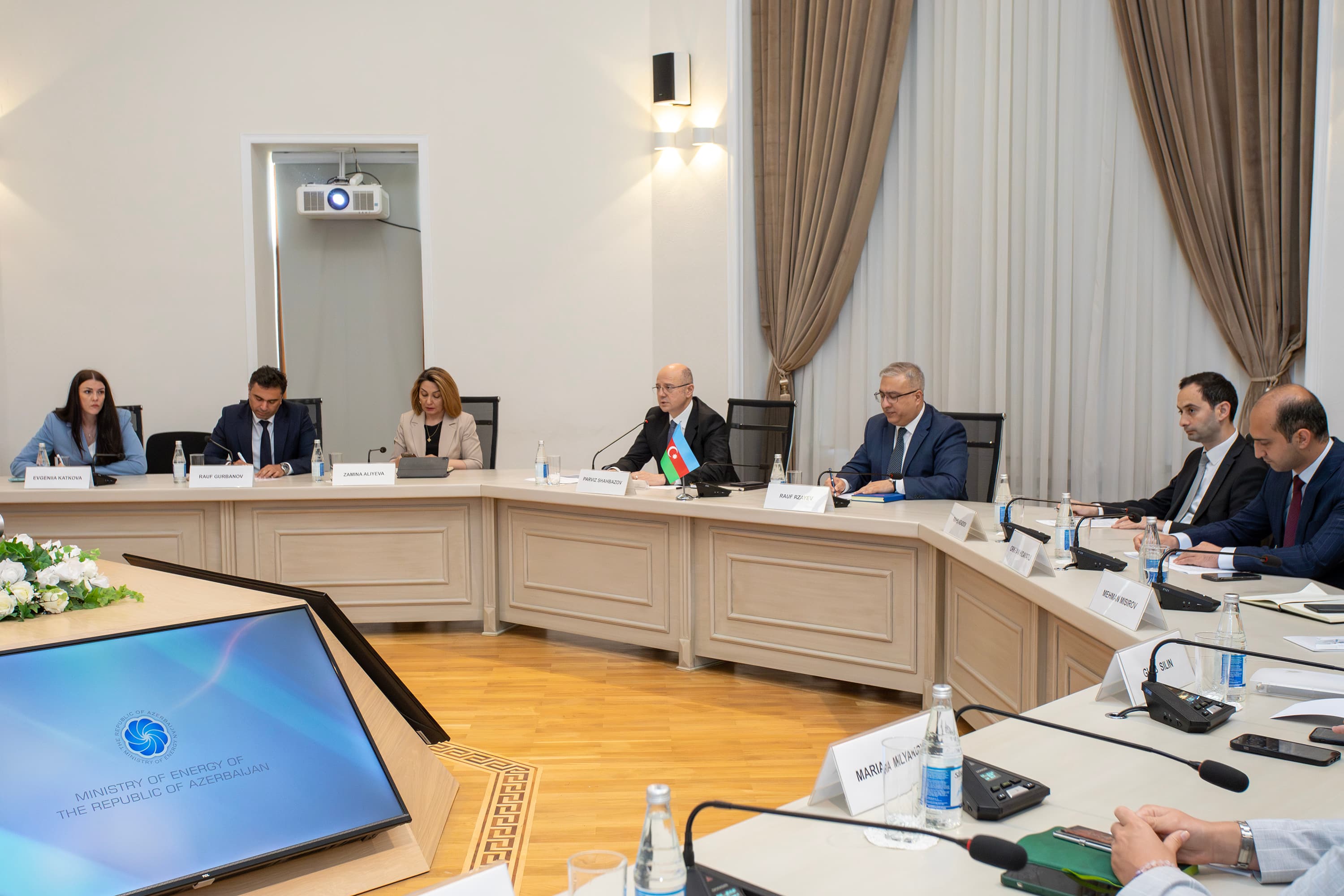 Pərviz Şahbazov Tatarıstan nümayəndə heyəti ilə enerji əməkdaşlığını müzakirə edib - Şəkil 2
