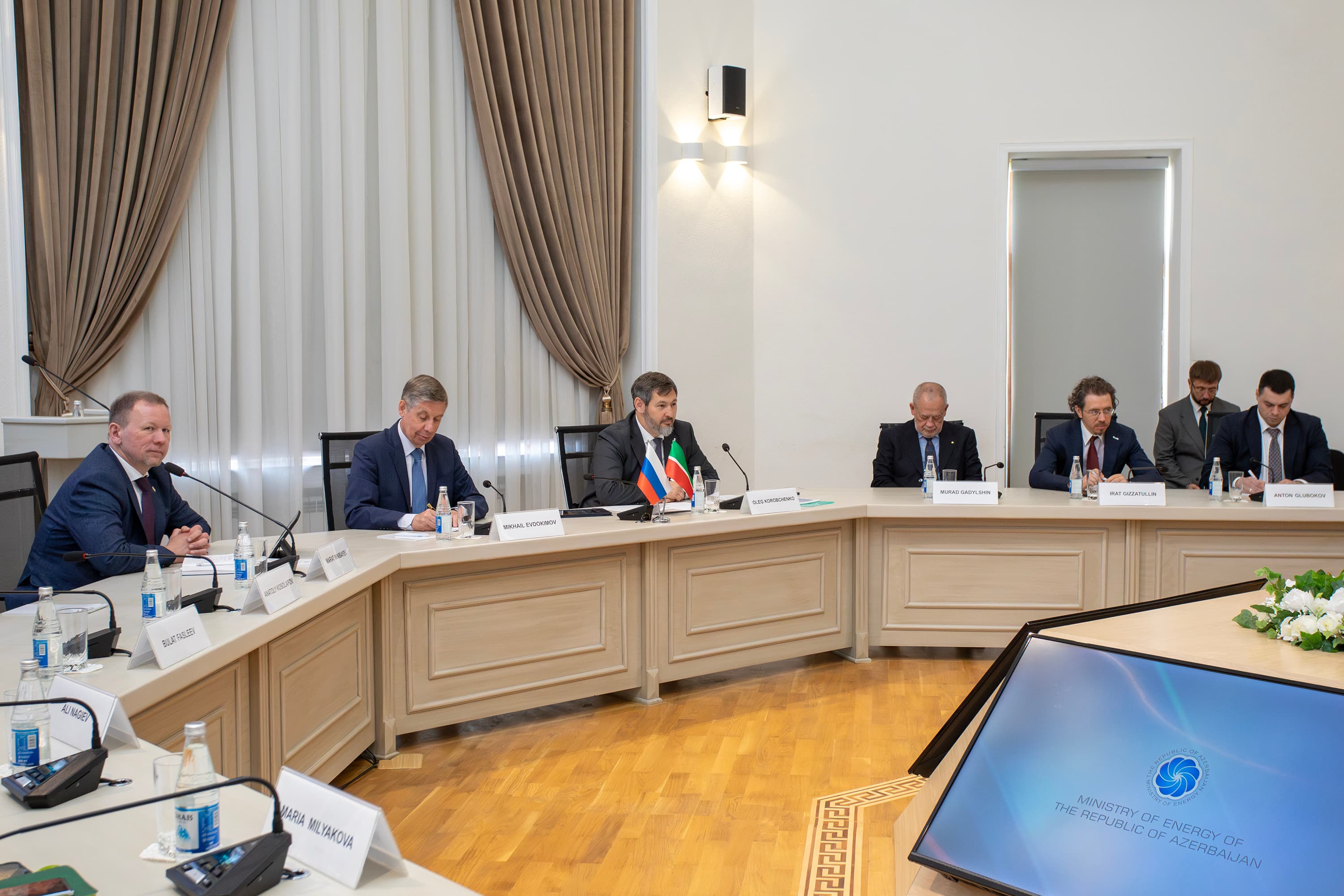 Pərviz Şahbazov Tatarıstan nümayəndə heyəti ilə enerji əməkdaşlığını müzakirə edib - Şəkil 3