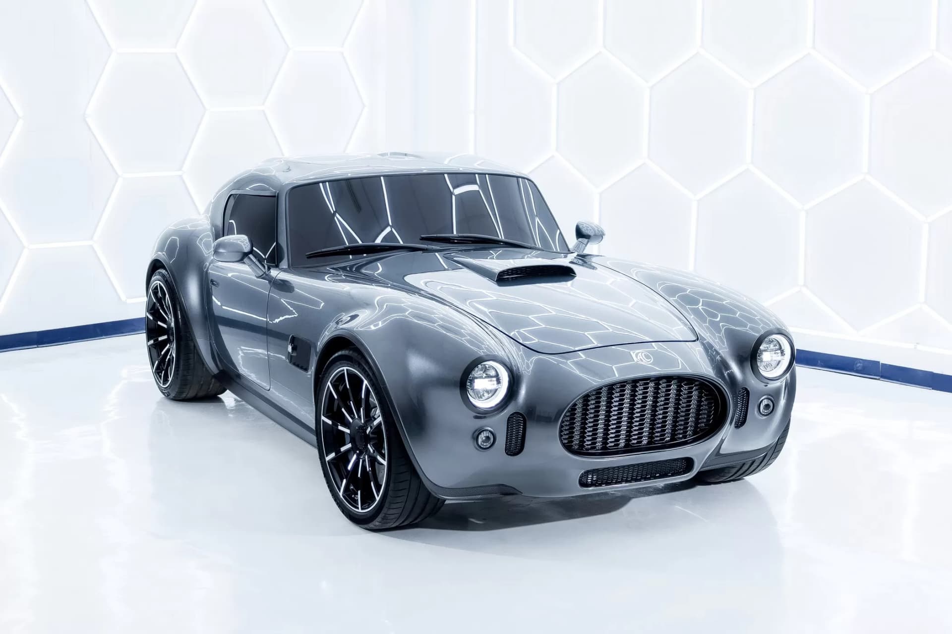 AC Cobra GT Coupe seriya versiyasında təqdim olunub