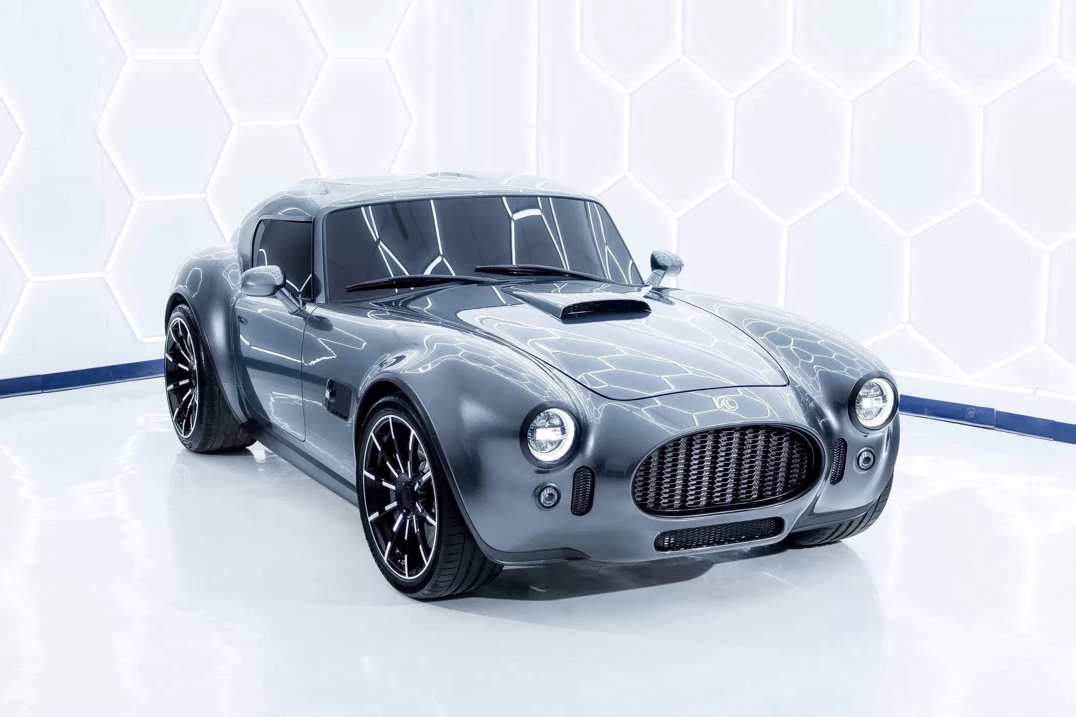 AC Cobra GT Coupe seriya versiyasında təqdim olunub