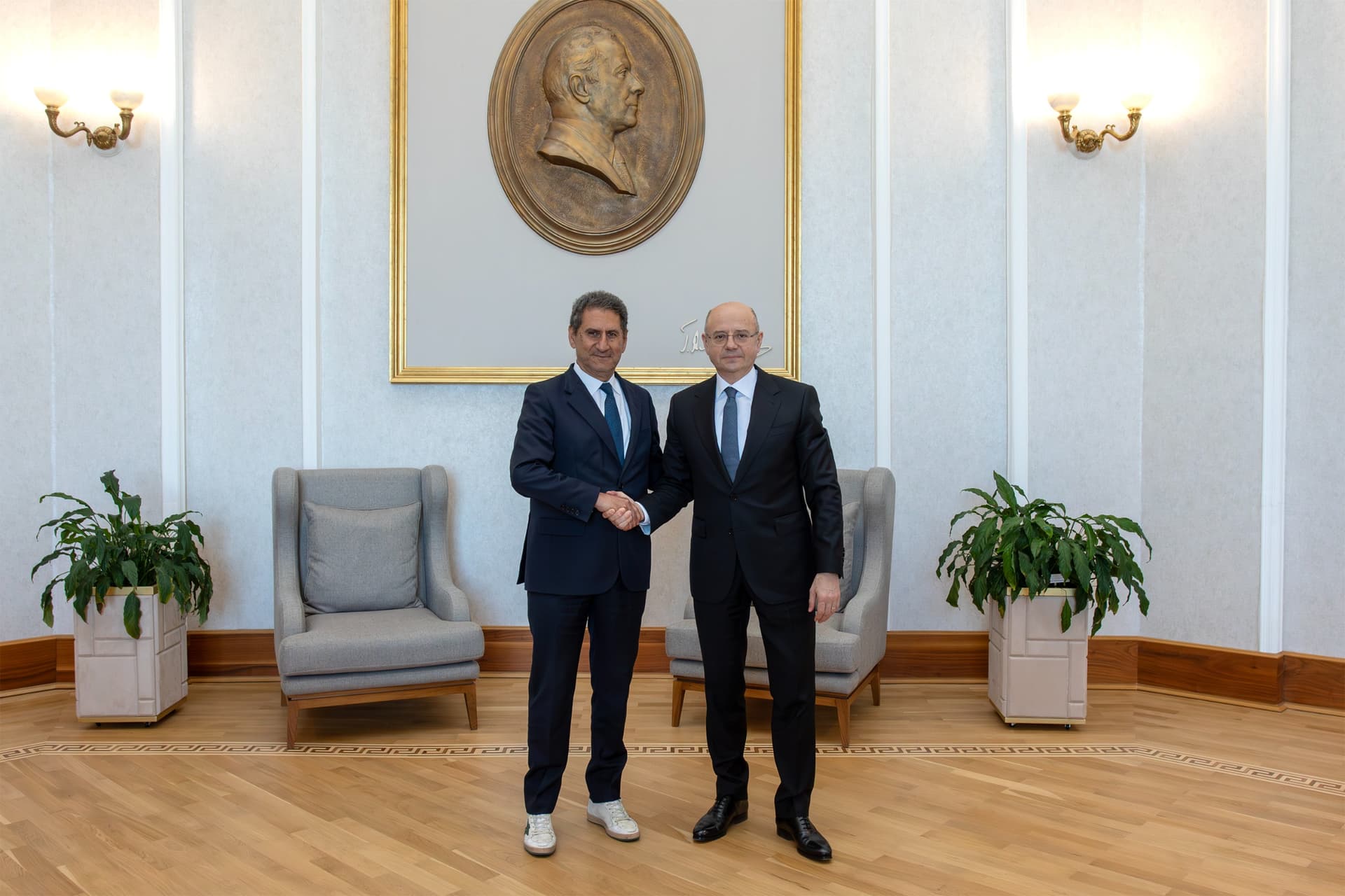 GECF və IRENA ilə əməkdaşlığın inkişafına dair müzakirələr aparılıb - Şəkil 1