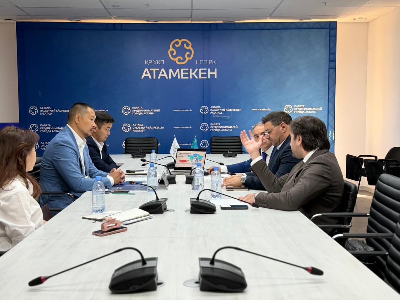 Azərbaycan və Qazaxıstan biznes dairələri TEI Forum 2026-nı müzakirə edib