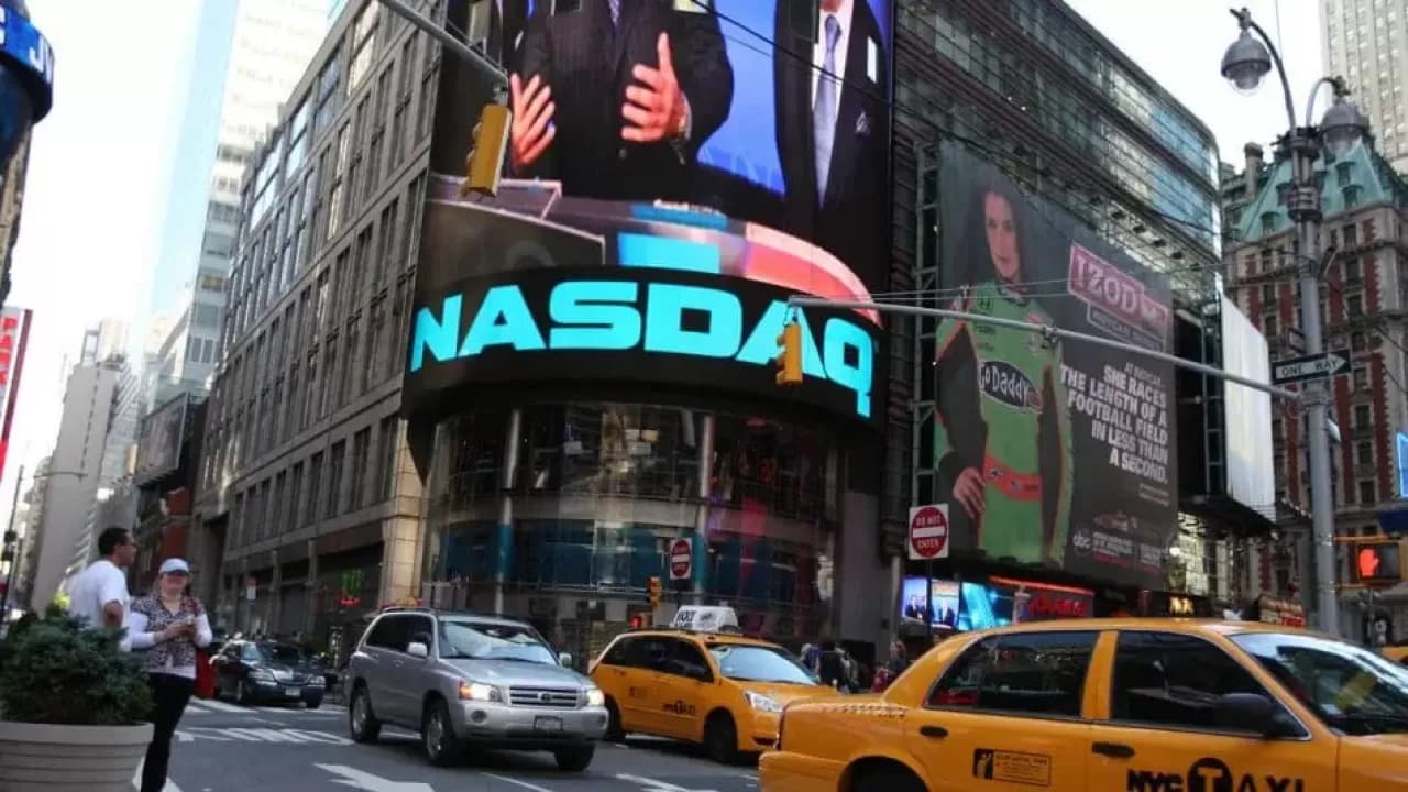 Nasdaq indeksi 2025-ci ilin aprelindən bəri ən böyük günlük enişini yaşayıb