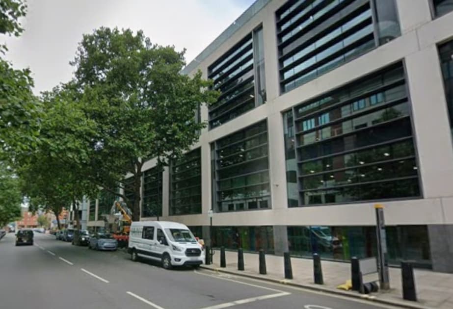 Londondakı hökumət binasında gizli kamera aşkarlanıb