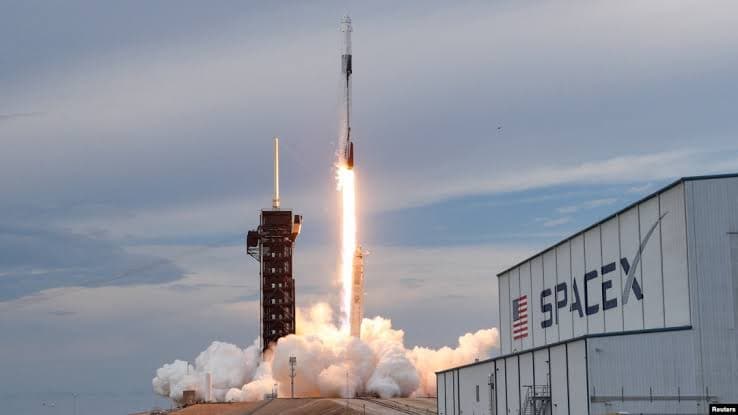 Yaxın Şərqin suveren fondları SpaceX səhmlərinə milyardlarla dollar yatırmağa hazırlaşır