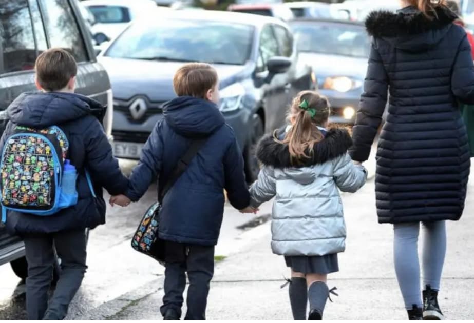Britaniya məktəblilərin 60 faizinin piyada və ya velosipedlə məktəbə getməsini hədəfləyir