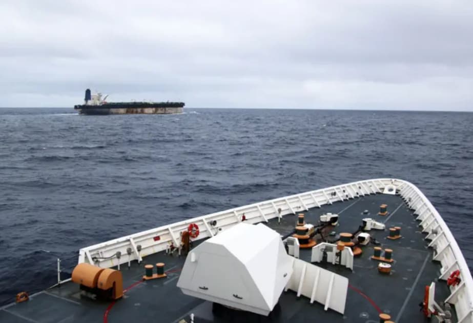 Britaniya La-Manş boğazında Rusiyaya məxsus tanker saxlayıb