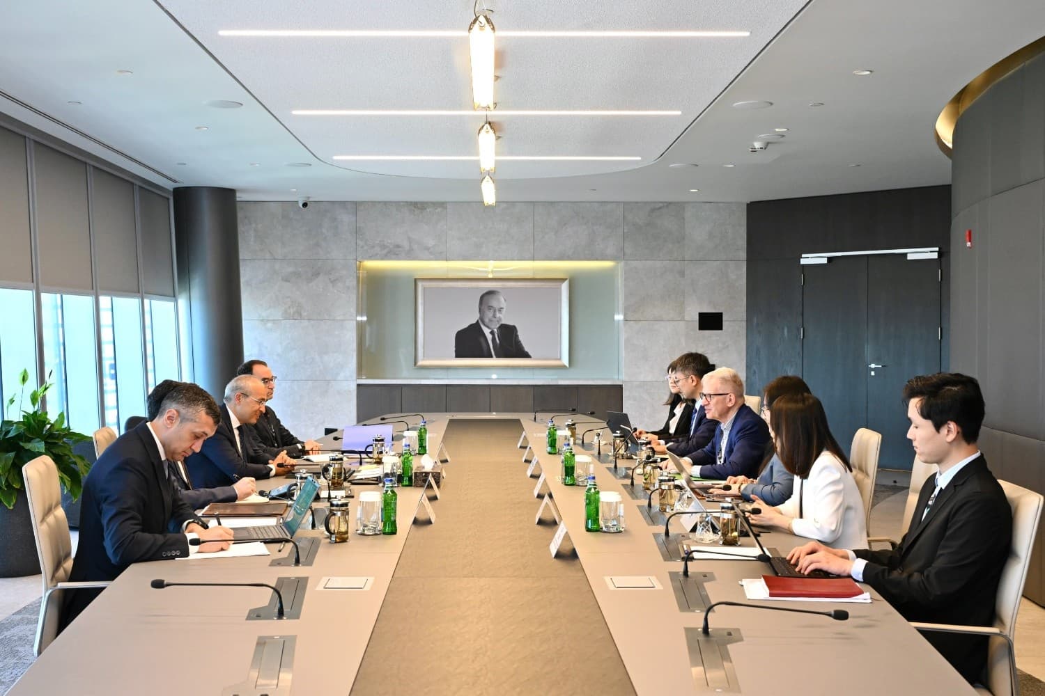 Azərbaycan və AİİB strateji tərəfdaşlığın genişləndirilməsini müzakirə edib