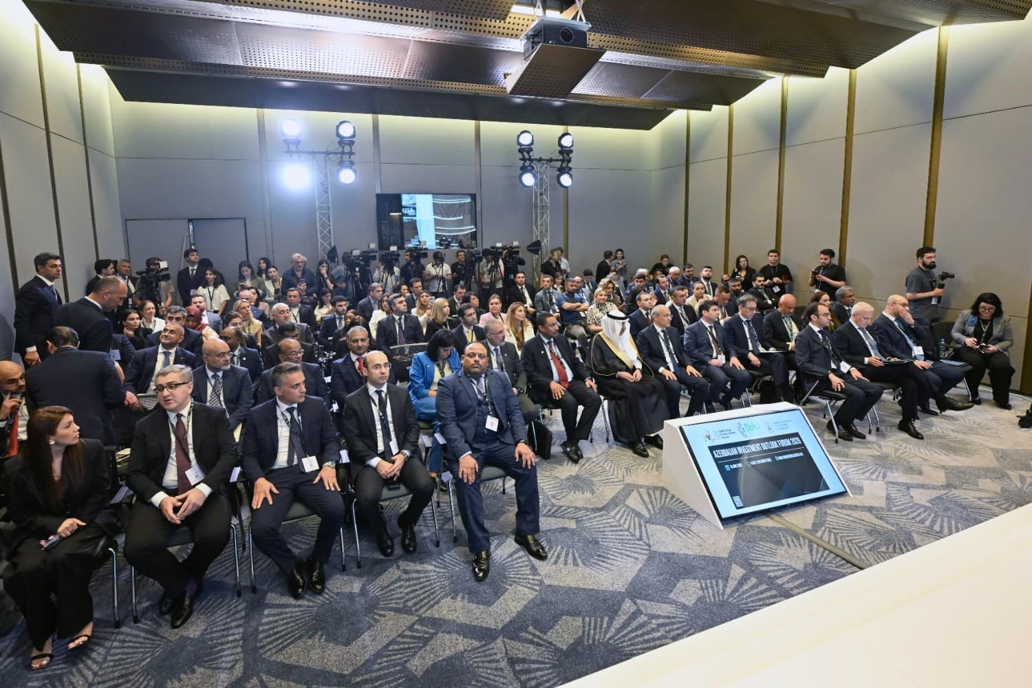 Bakıda İİB Qrupunun İllik Toplantıları çərçivəsində İnvestisiya Perspektivləri Forumu keçirilir — 2