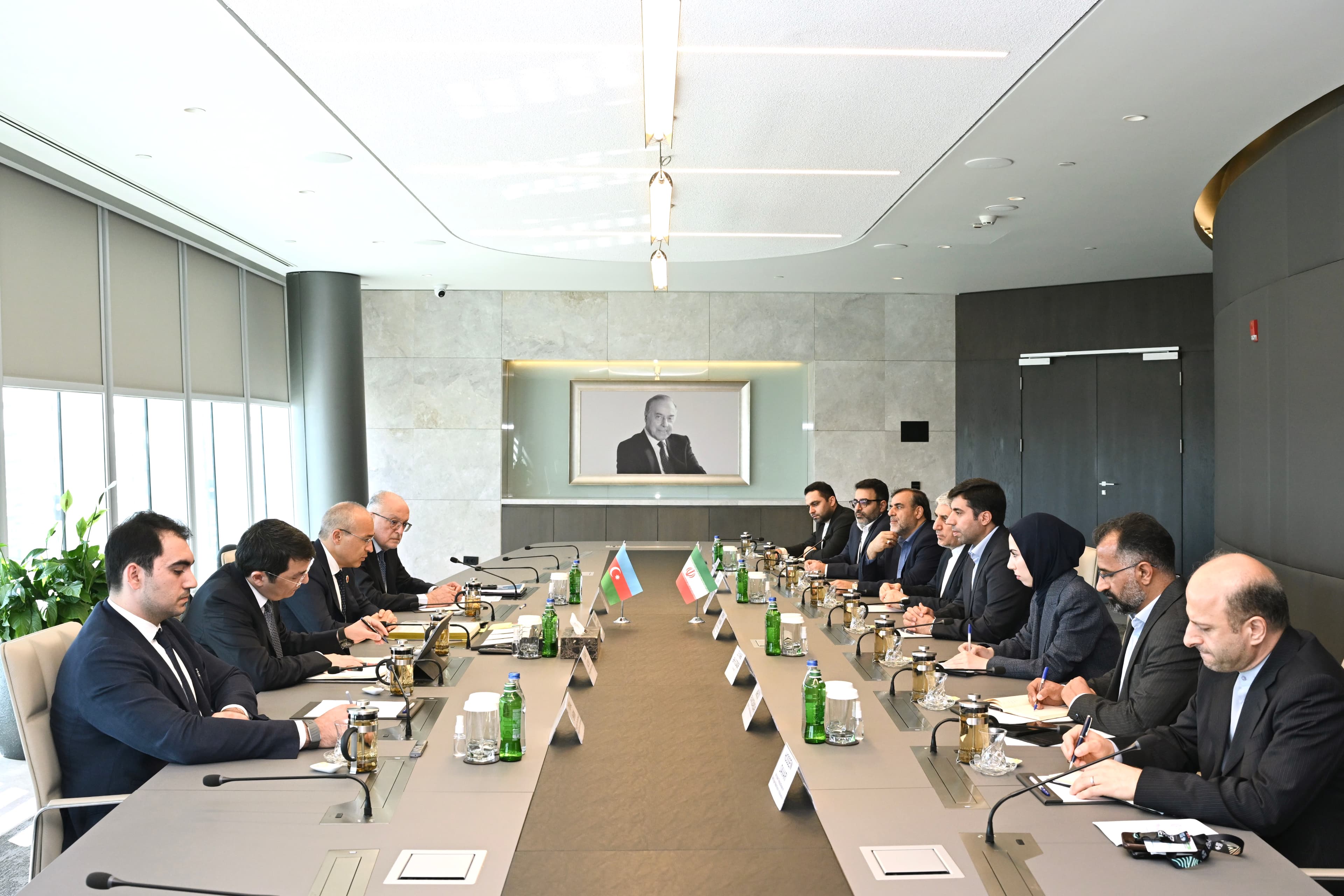 Azərbaycan və İran ticarət, investisiya və nəqliyyat əməkdaşlığını genişləndirməyi müzakirə edib