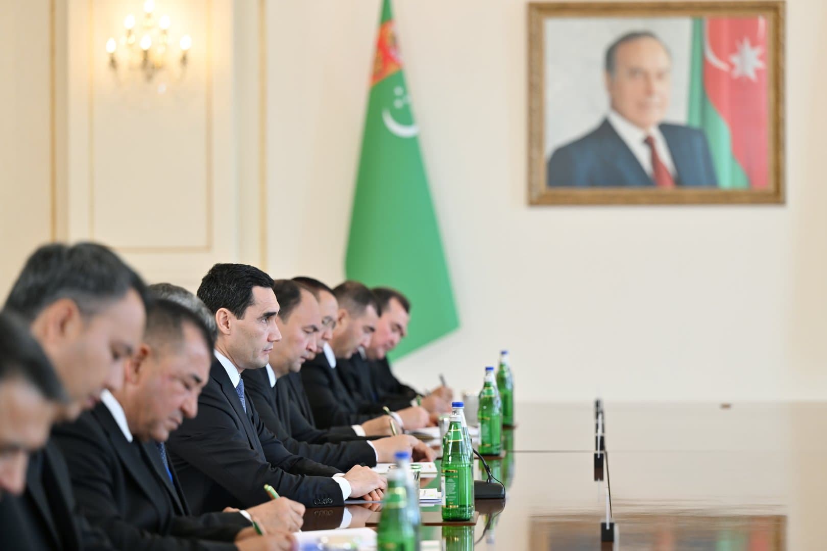 Prezident İlham Əliyevin Türkmənistan Prezidenti ilə geniş tərkibdə görüşü olub - Şəkil 1
