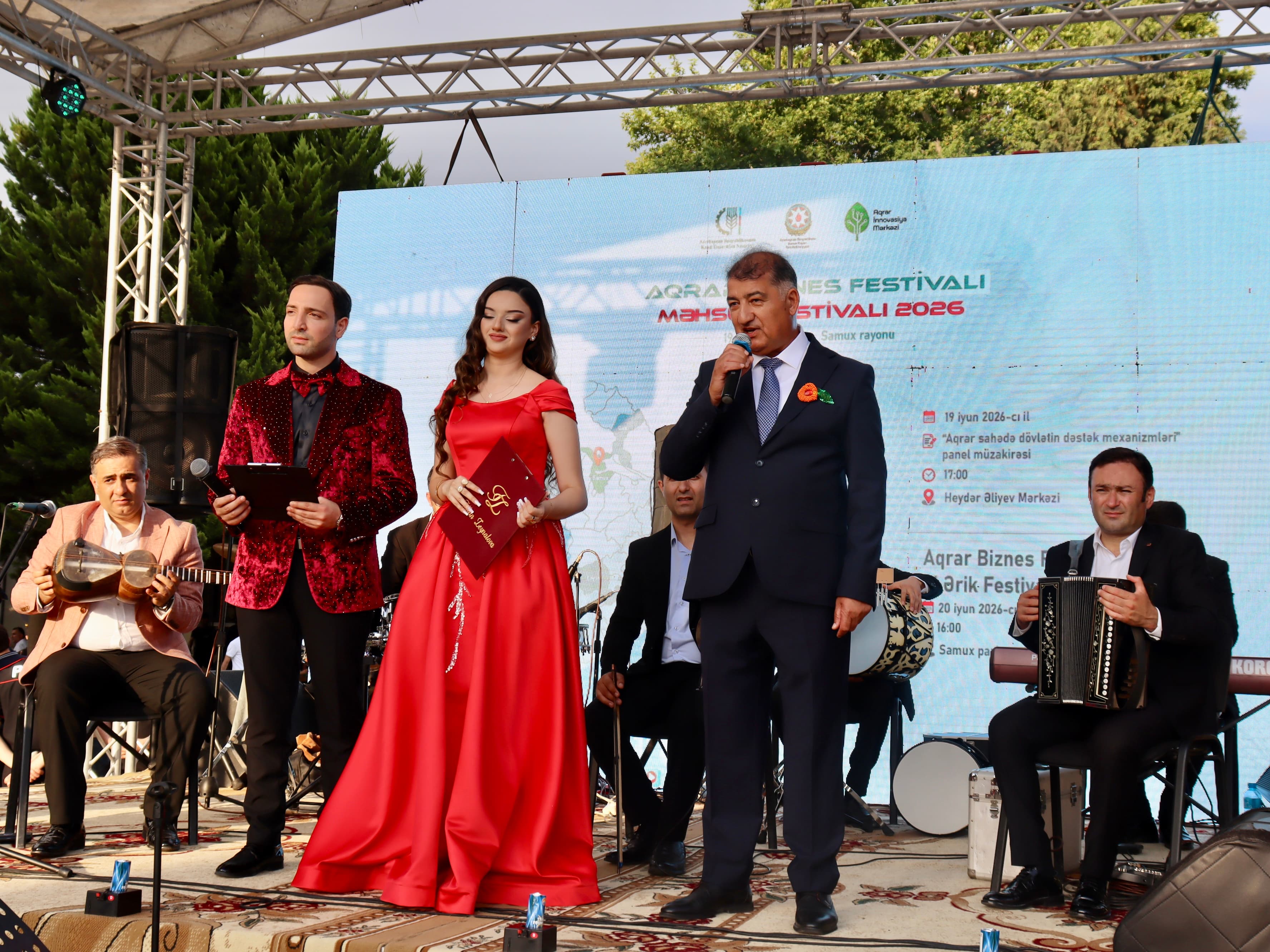 Samux rayonunda ilin ilk məhsul festivalı keçirilib Samux rayonunda ilin ilk məhsul festivalı keçirilib - Şəkil 4