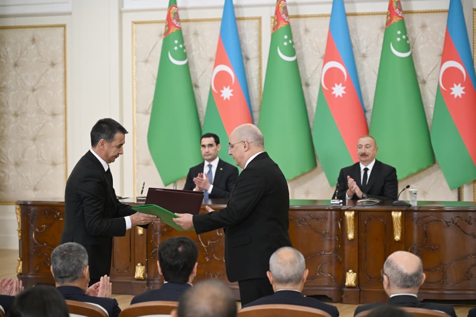 Azərbaycan və Türkmənistan arasında bir sıra mühüm sənədlər imzalanıb — 12