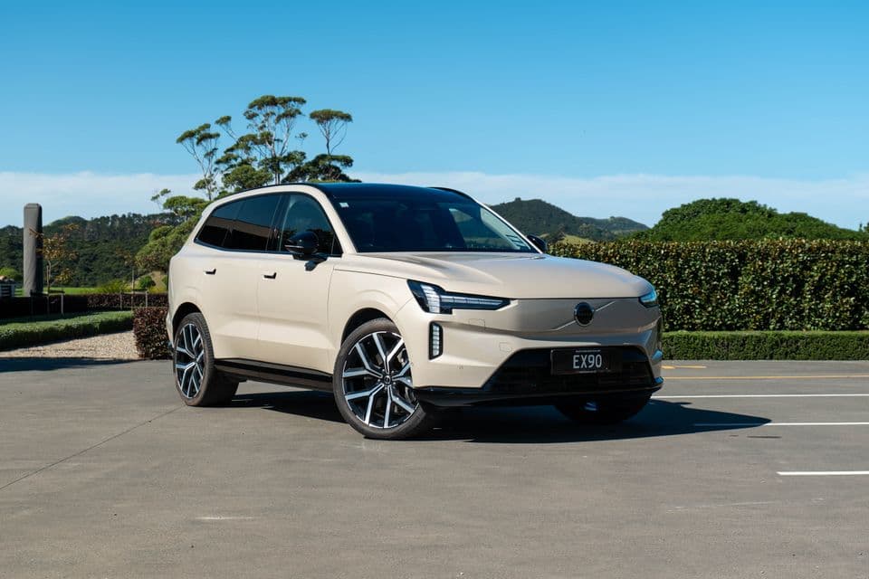 Volvo EX90: uzun məsafə, güc və lüksü birləşdirən yeni nəsil elektrik SUV — 2