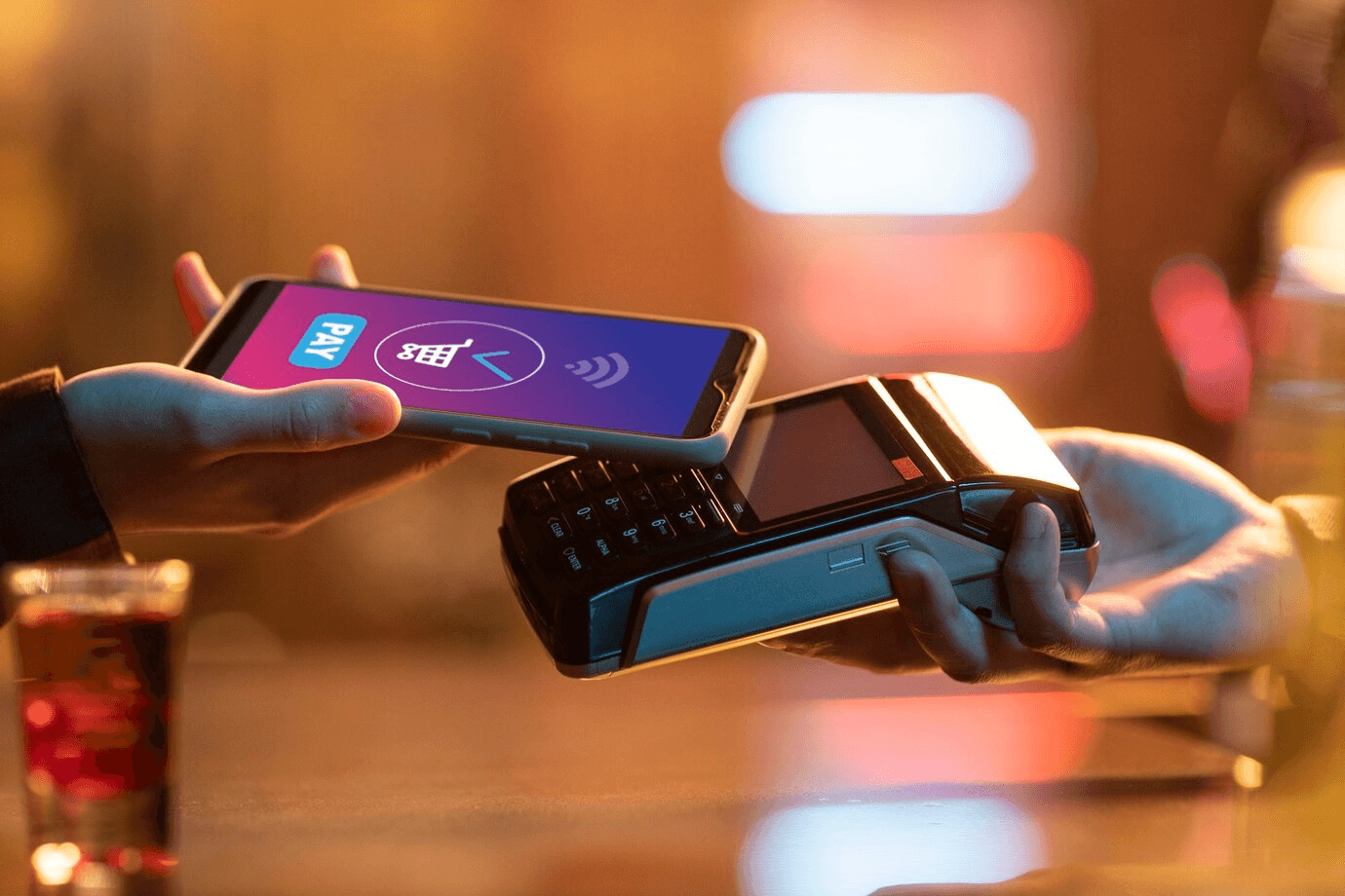 Mobil bankçılıq vasitəsilə hesab idarəçiliyi və ödənişlər daha çevik olur