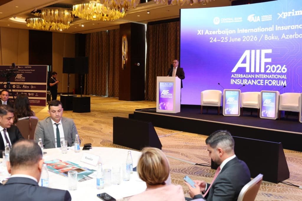 Vüsal Qasımlı XI Azərbaycan Beynəlxalq Sığorta Forumunda açılış nitqi ilə çıxış edib — 4