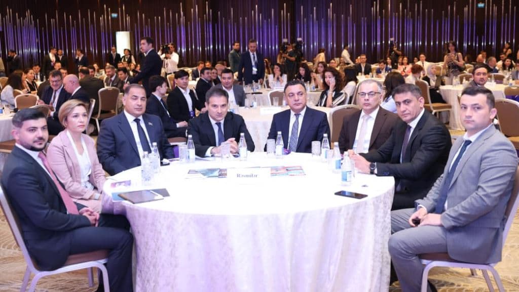 Vüsal Qasımlı XI Azərbaycan Beynəlxalq Sığorta Forumunda açılış nitqi ilə çıxış edib — 5