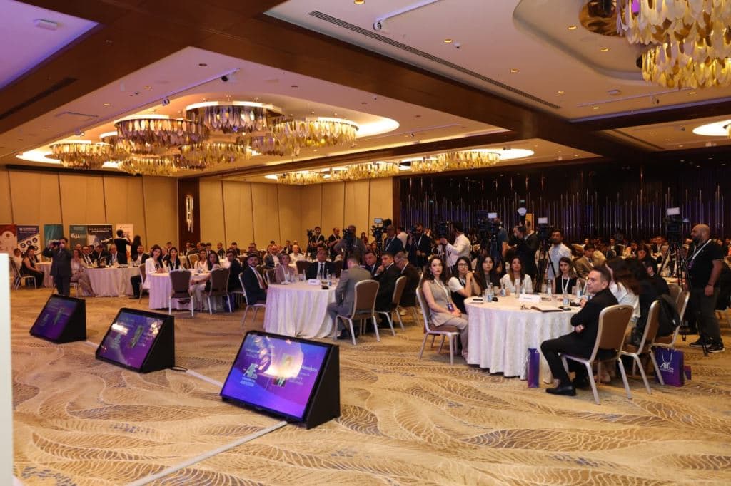 Vüsal Qasımlı XI Azərbaycan Beynəlxalq Sığorta Forumunda açılış nitqi ilə çıxış edib — 6