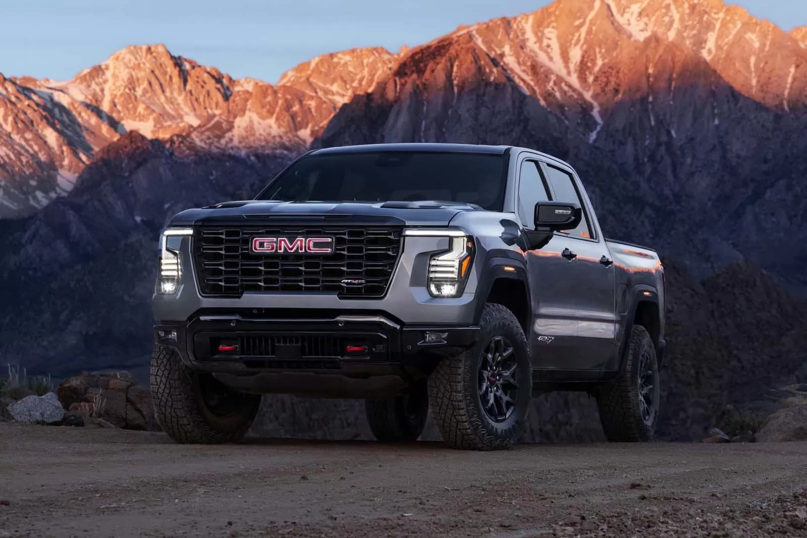 GMC yenilənmiş Sierra 1500 pikapını təqdim edib