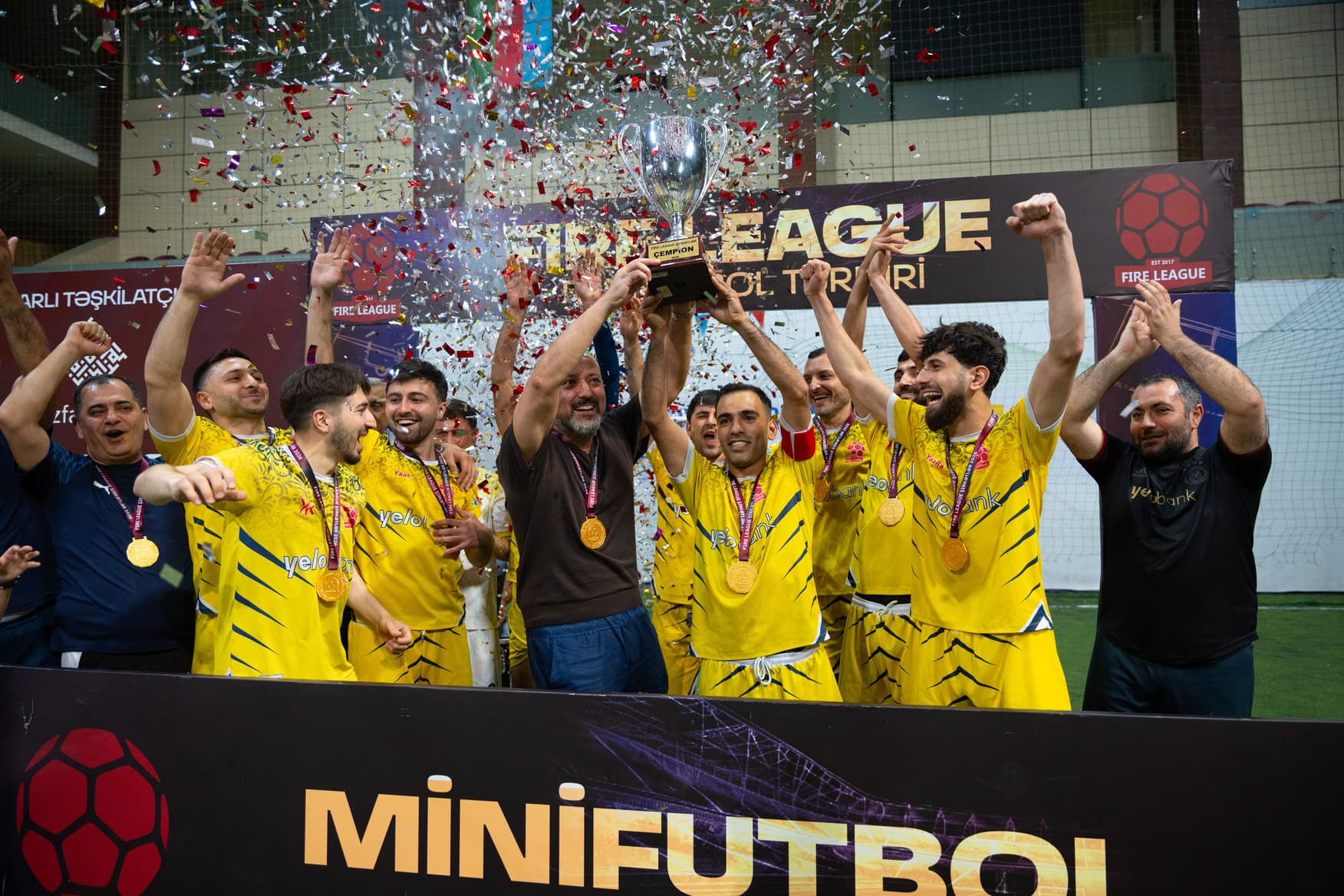Yelo Bank şirkətlərarası futbol liqasının çempionu olub