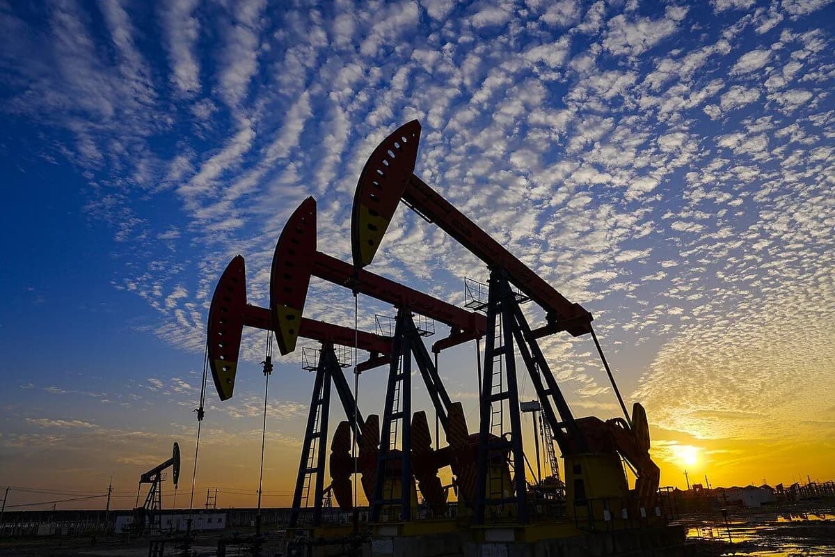 OPEC+ avqust ayında neft hasilatını artırmağa razılaşıb
