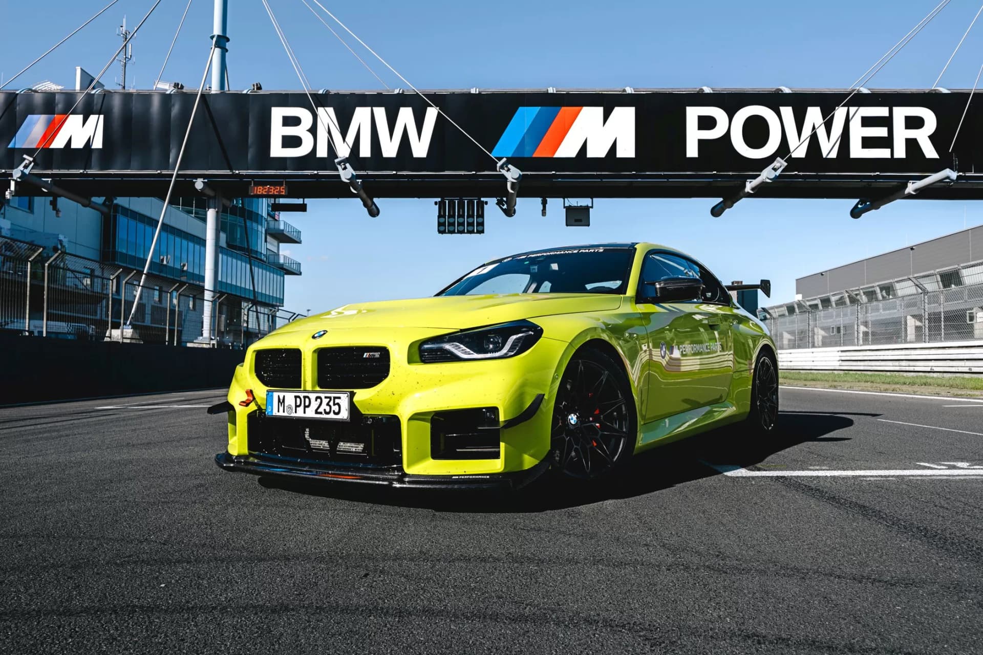 BMW M2 Nürburqrinqdə öz rekordunu yeniləyib