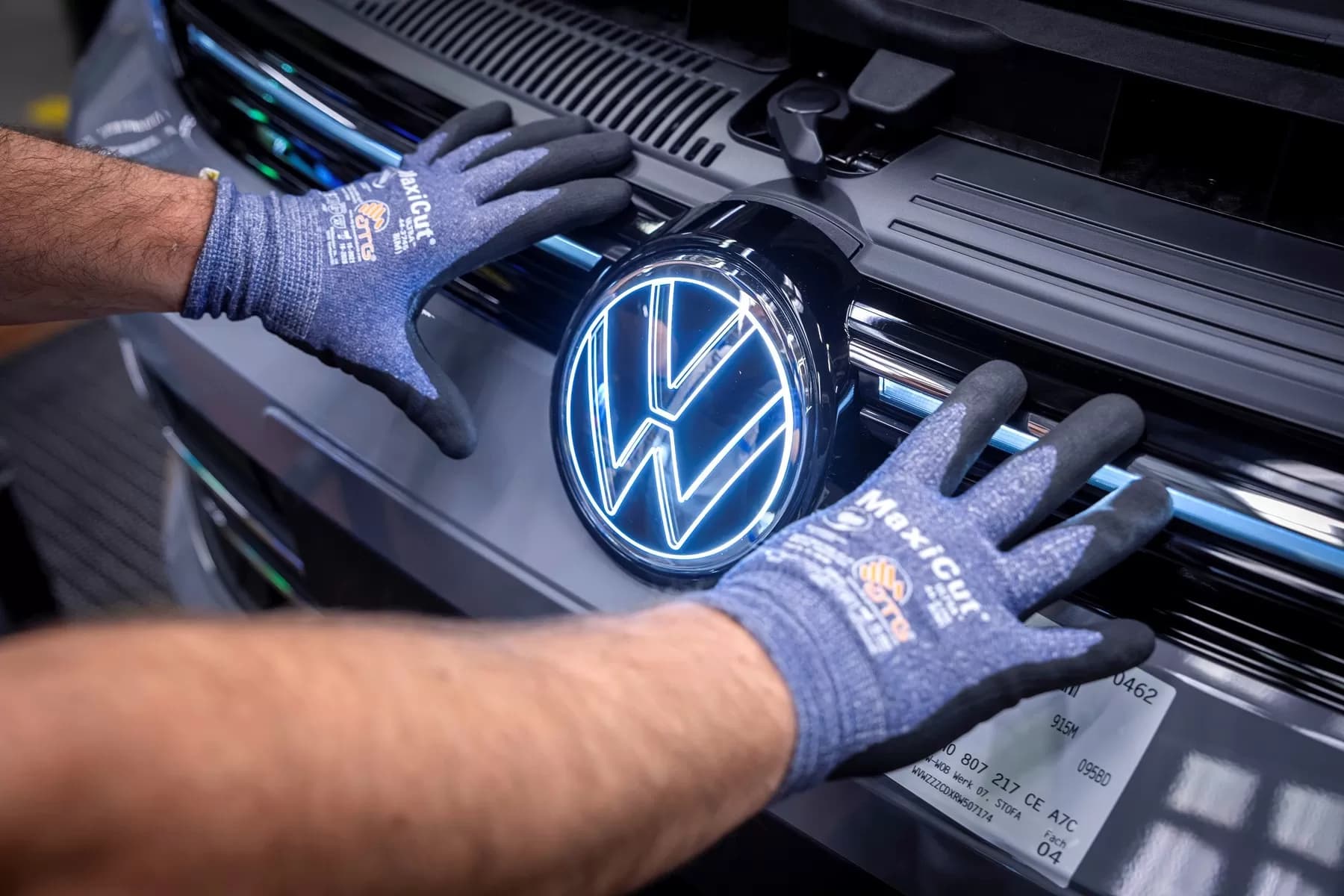 Volkswagen model sırasını iki dəfə azaltmağı və Almaniyadakı zavodlarını bağlamağı planlaşdırır