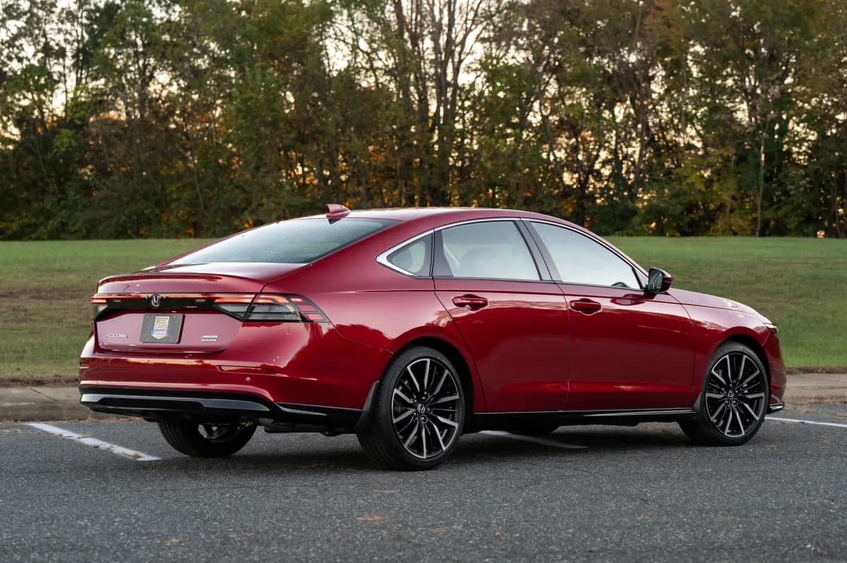 Yenilənmiş Honda Accord sürüş komfortu və texnologiyası ilə fərqlənir — 3