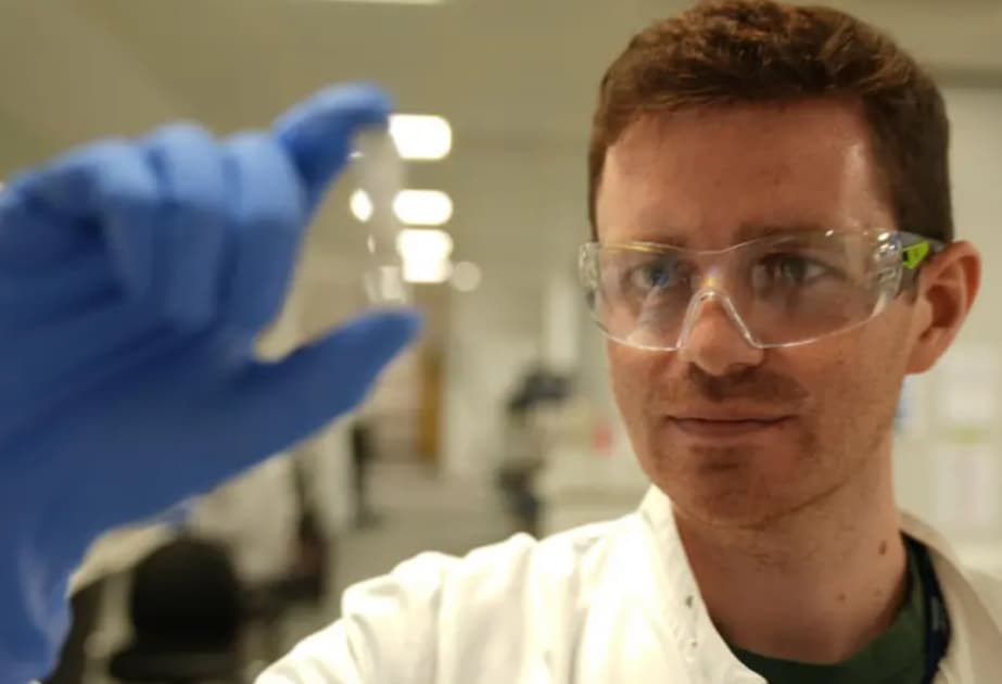 Britaniyada yeni Ebola peyvəndinin klinik sınaqlarına başlanılır
