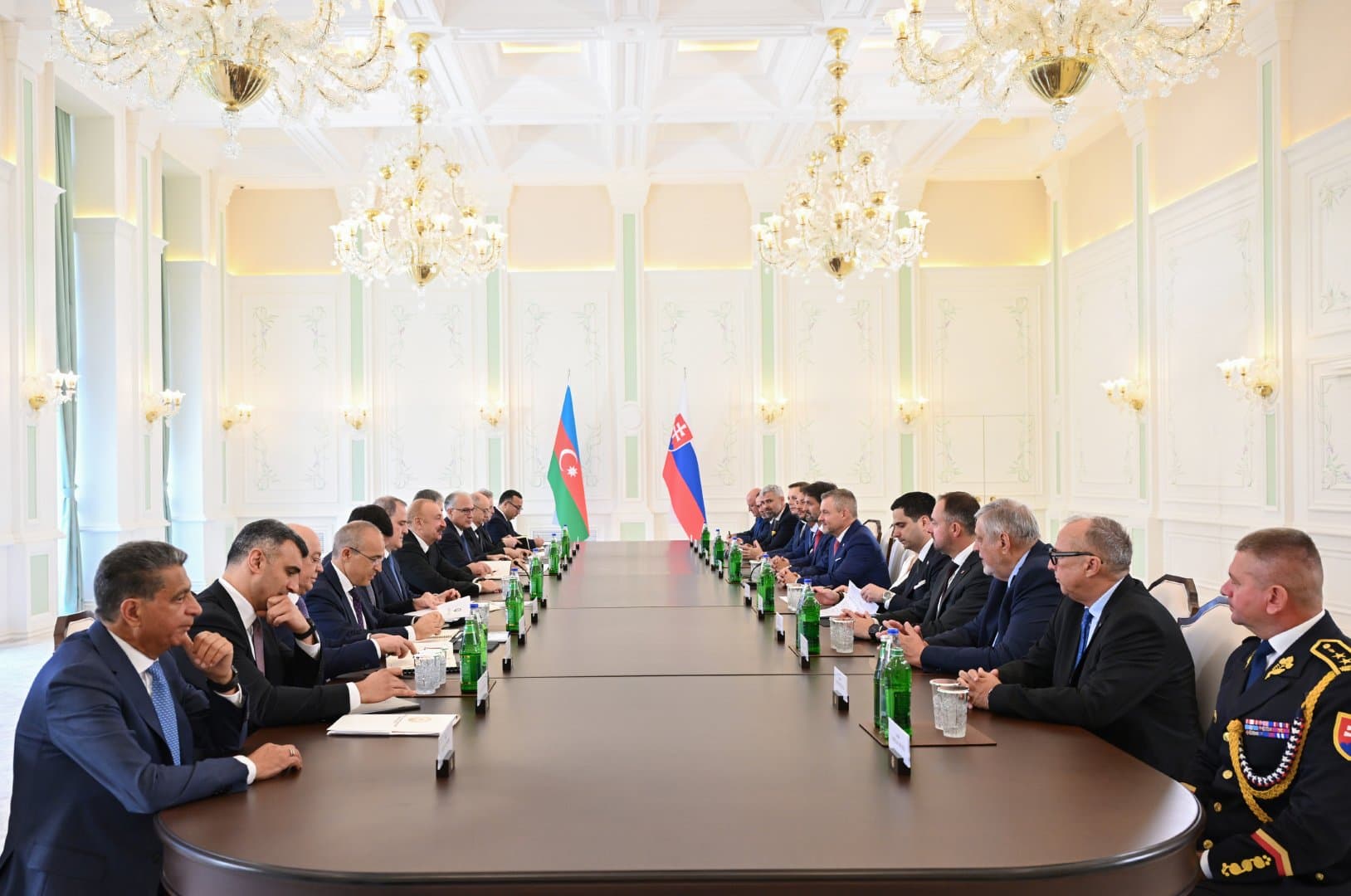 Prezident İlham Əliyevin Şuşada Slovakiya Prezidenti ilə geniş tərkibdə görüşü olub