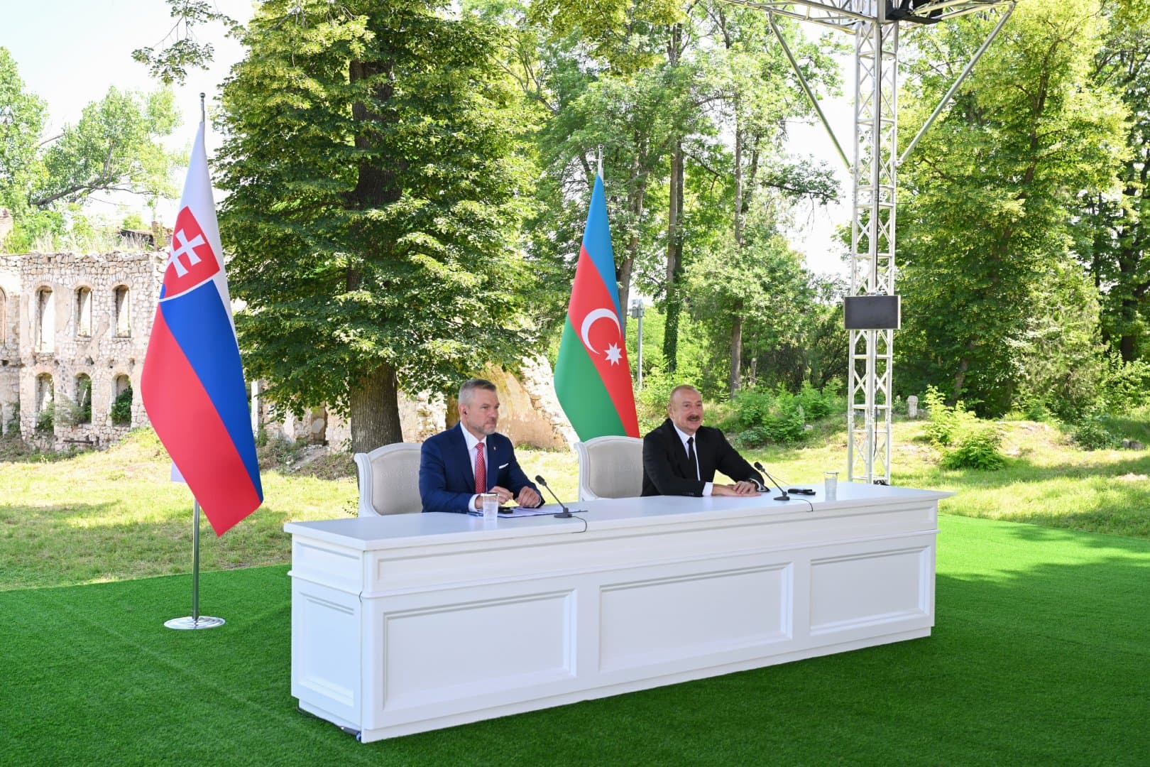 Prezident İlham Əliyev və Slovakiya Prezidenti Şuşada mətbuata bəyanatlarla çıxış ediblər — 9