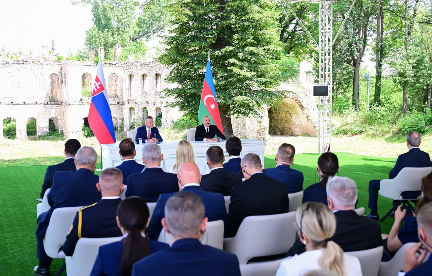 Prezident İlham Əliyev və Slovakiya Prezidenti Şuşada mətbuata bəyanatlarla çıxış ediblər — 11