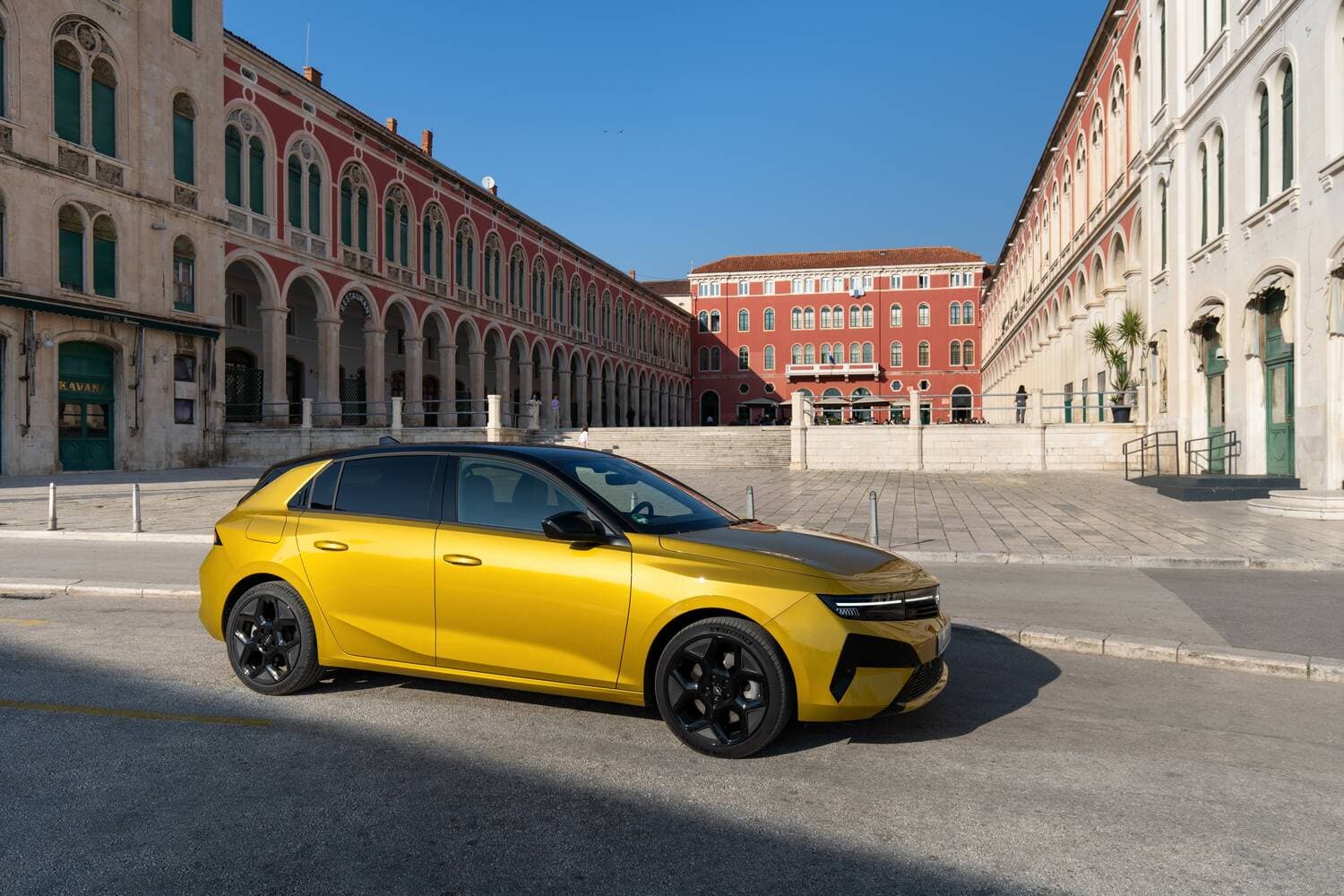Yeni Opel Astra Hatchback təqdim olunub – CO₂ emissiyaları 21% azalıb — 2
