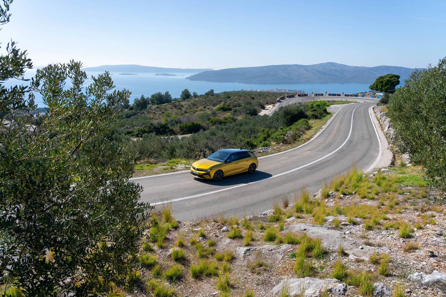Yeni Opel Astra Hatchback təqdim olunub – CO₂ emissiyaları 21% azalıb — 4