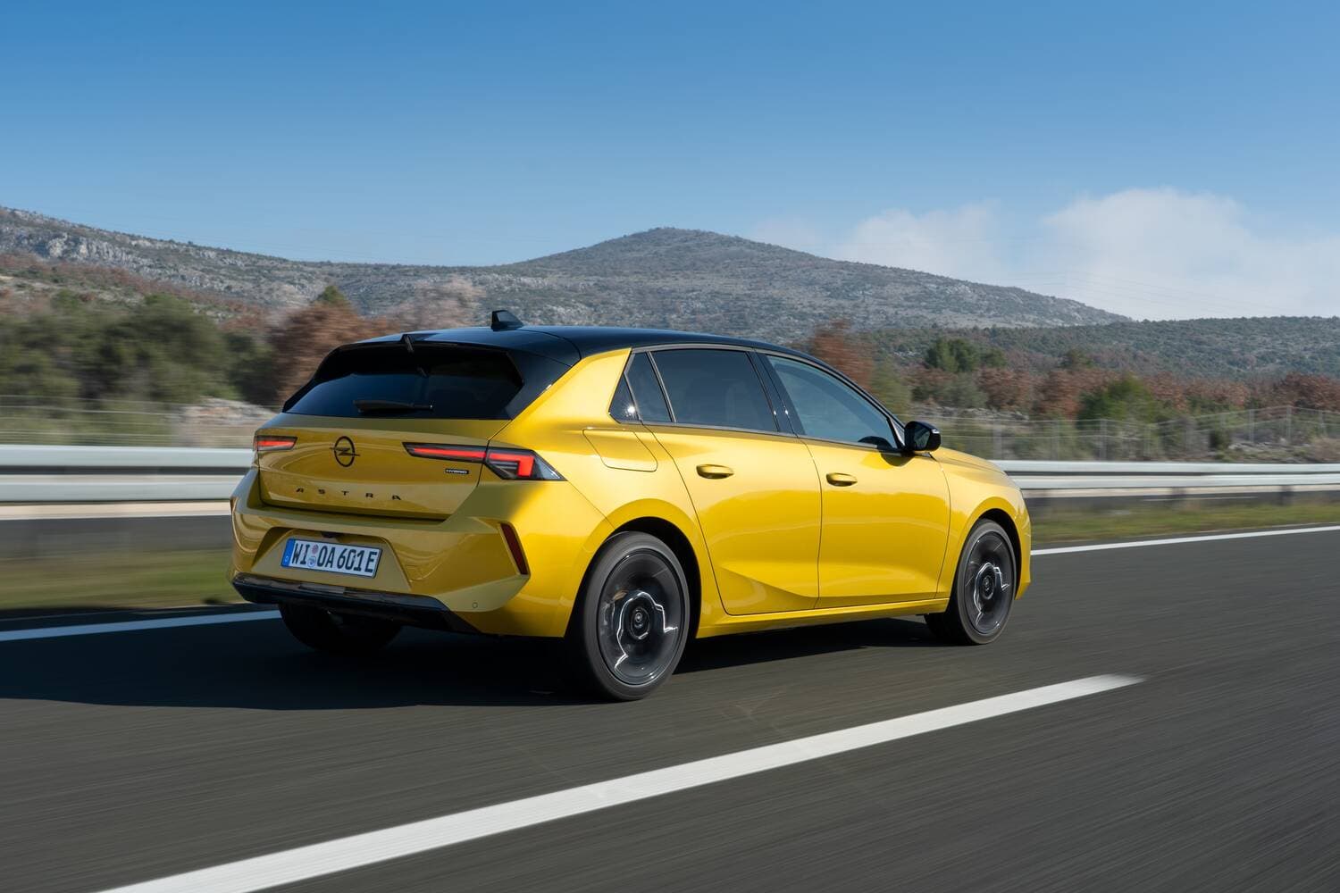 Yeni Opel Astra Hatchback təqdim olunub – CO₂ emissiyaları 21% azalıb — 7