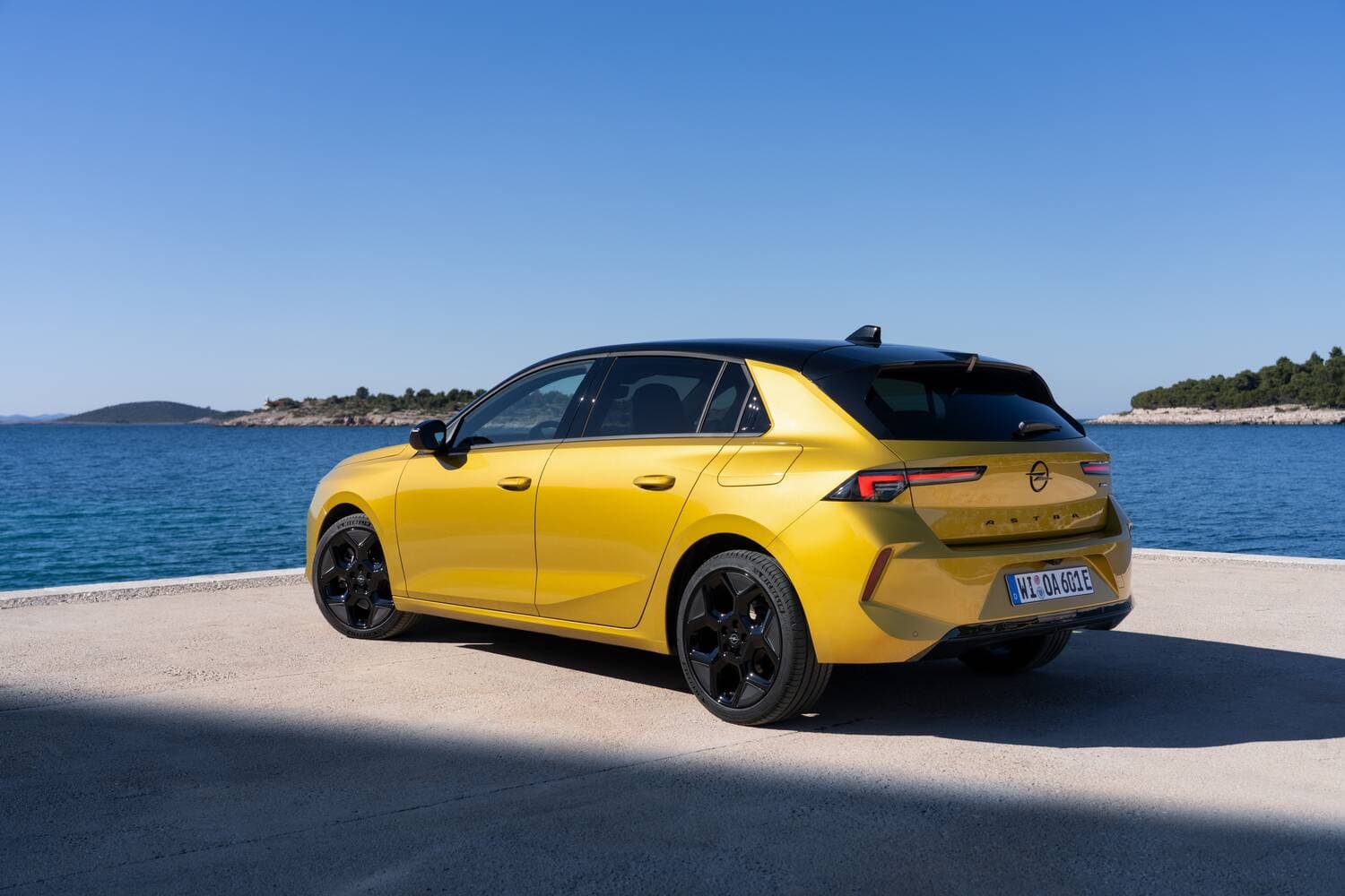 Yeni Opel Astra Hatchback təqdim olunub – CO₂ emissiyaları 21% azalıb — 10