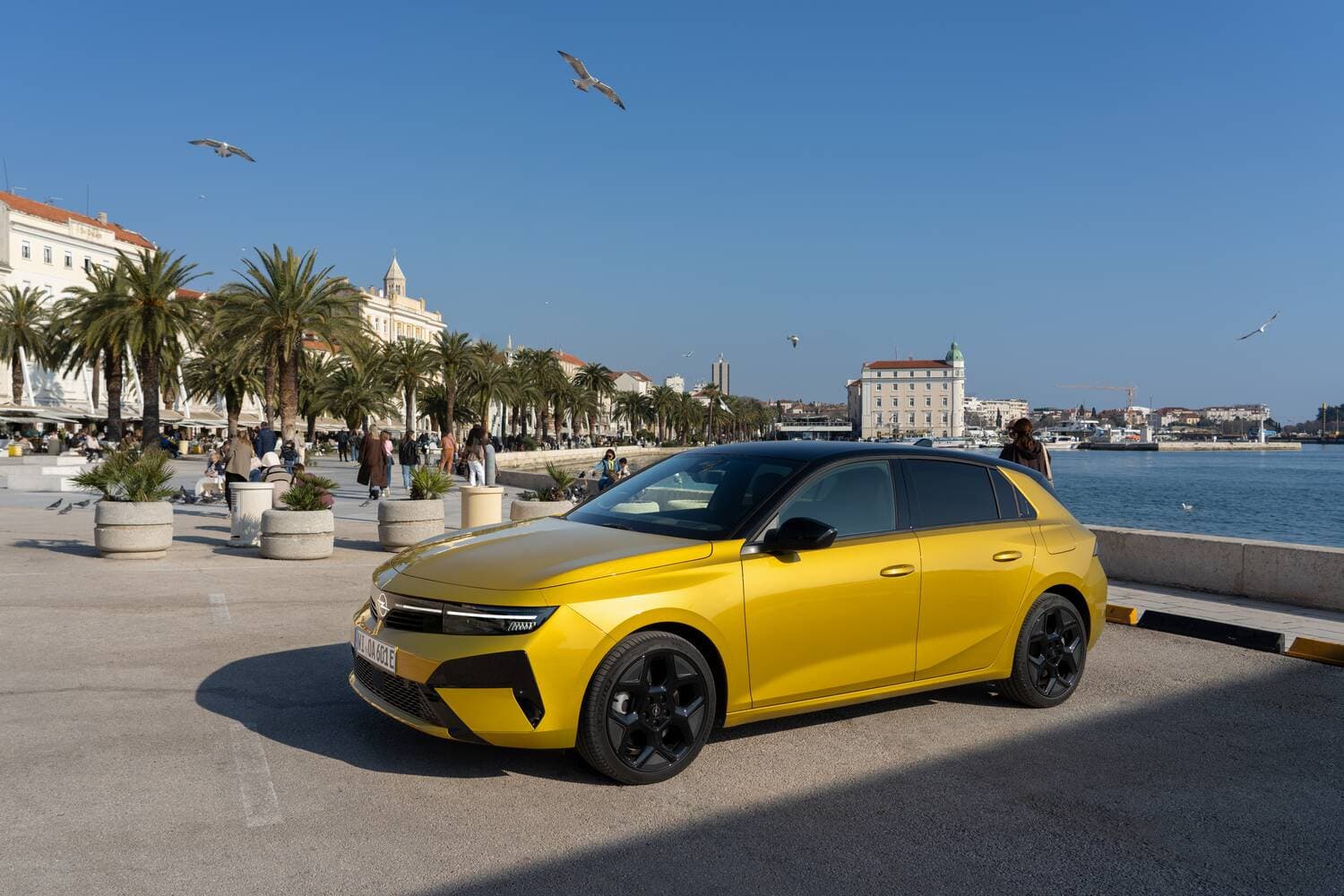Yeni Opel Astra Hatchback təqdim olunub – CO₂ emissiyaları 21% azalıb — 11