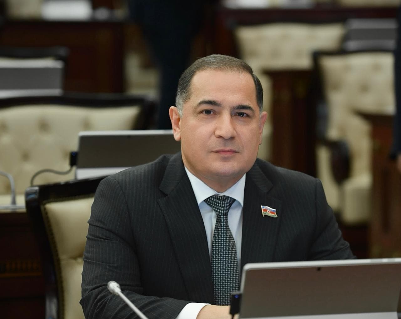 Dövlət büdcəsinin gəlirləri proqnozu 829 milyon manat üstələyib -  Azər Əmiraslanov