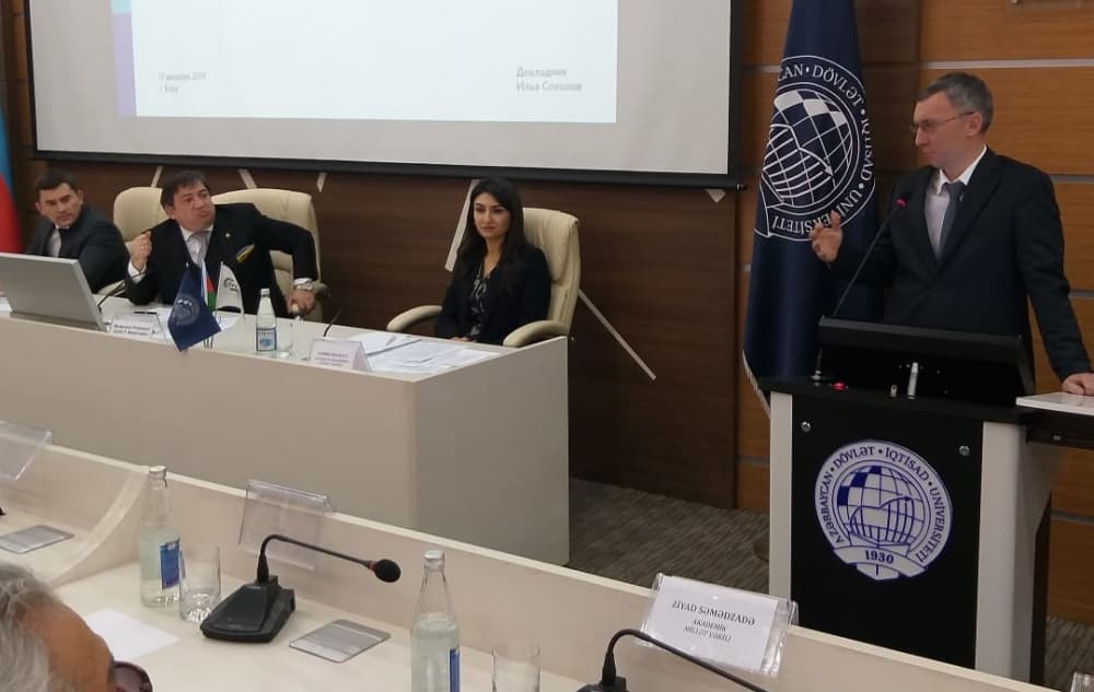 Vergi siyasətində xarici təcrübə və Azərbaycan nümunəsi üzrə müzakirələr aparılıb