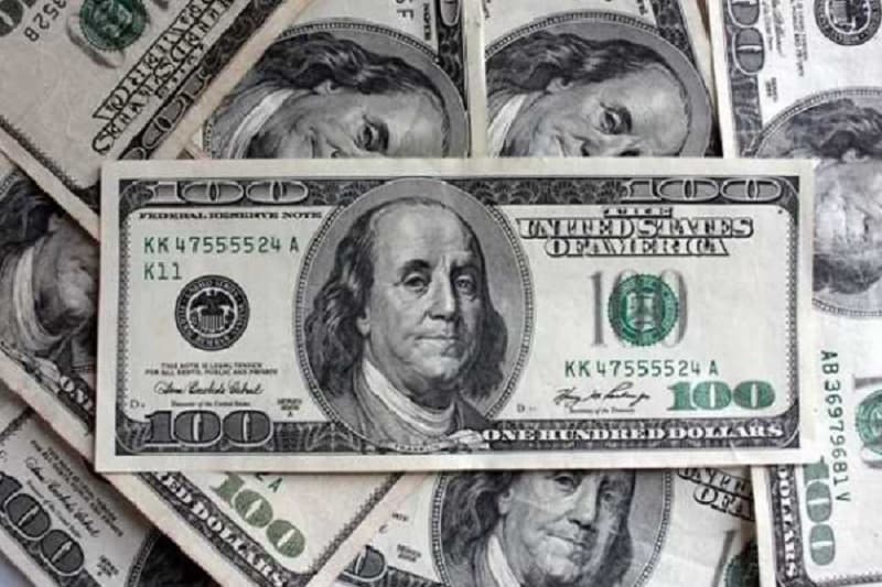 ABŞ prezidentinə qarşı istefa davası və dollar