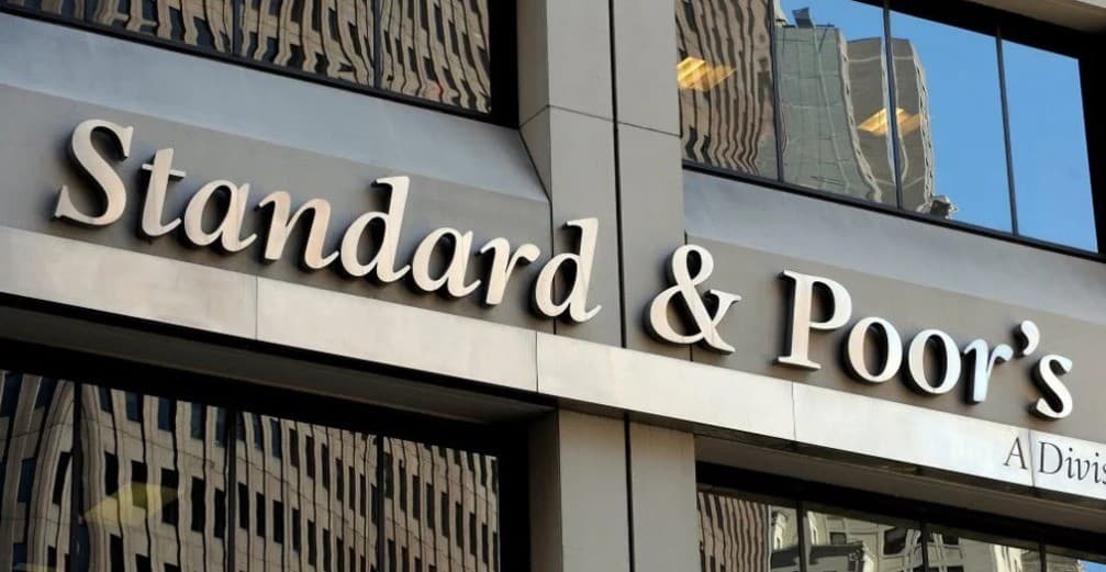 "Standard & Poor's" kredit reytinqi üzrə proqnozunu yüksəldib