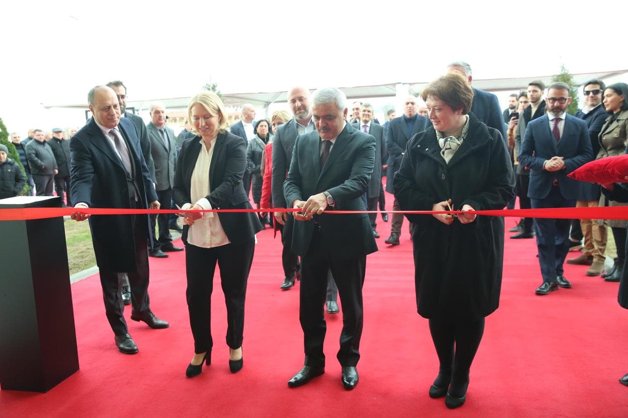 SOCAR Gürcüstanda yeni multifunksional kompleks açıb